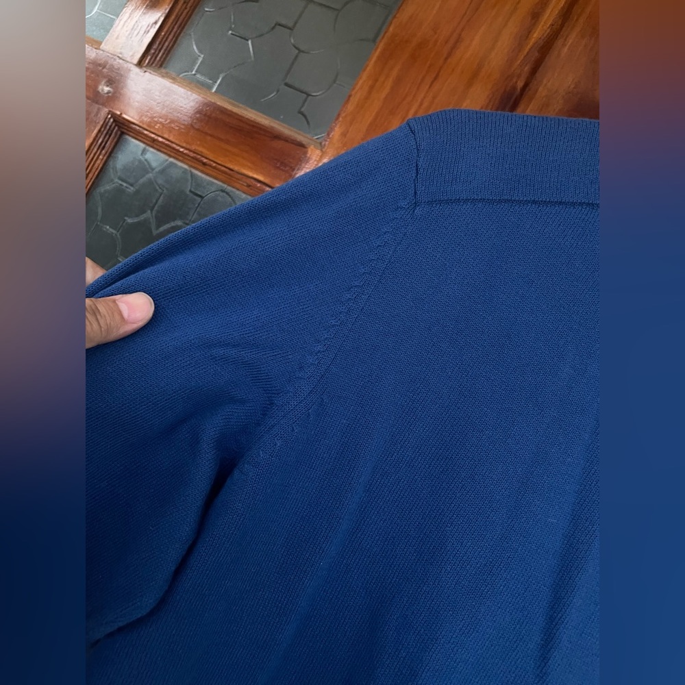Original Hugo Boss electric blue crew neck sweater. Used. Size Large - Picture 10 of 10